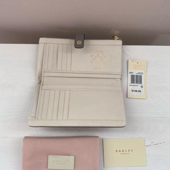 Radley London Larkswood 2.0 Bifold Wallet Color: Soft Grey - Picture 7 of 8